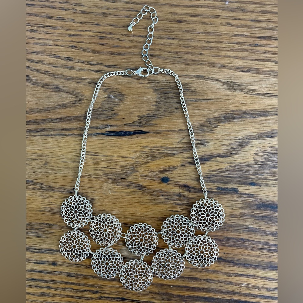 Gold medallion necklace costume EUC